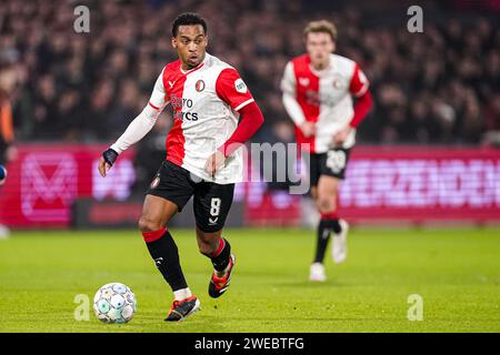 Rotterdam, Niederlande. Januar 2024. ROTTERDAM, NIEDERLANDE - 24. JANUAR: Quinten Timber of Feyenoord läuft mit dem Ball während des TOTO KNVB Cup-Spiels zwischen Feyenoord und PSV am 24. Januar 2024 im Stadion Feyenoord in Rotterdam. (Foto von Joris Verwijst/Orange Pictures) Credit: Orange Pics BV/Alamy Live News Stockfoto