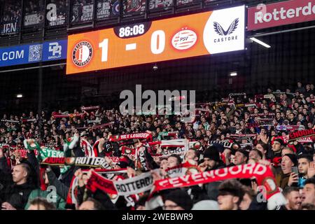 Rotterdam, Niederlande. Januar 2024. Rotterdam - Feyenoord-Fans während des Spiels zwischen Feyenoord und PSV im Stadion Feijenoord de Kuip am 24. Januar 2024 in Rotterdam, Niederlande. Credit: Box to Box Pictures/Alamy Live News Stockfoto