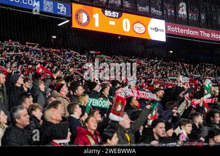 Rotterdam, Niederlande. Januar 2024. Rotterdam - Feyenoord-Fans während des Spiels zwischen Feyenoord und PSV im Stadion Feijenoord de Kuip am 24. Januar 2024 in Rotterdam, Niederlande. Credit: Box to Box Pictures/Alamy Live News Stockfoto