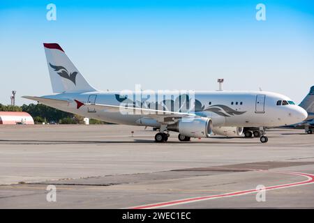 Boryspil, Ukraine - 10. September 2019: Das Flugzeug Airbus A319 befindet sich am Stand des Flughafens Boryspil Stockfoto