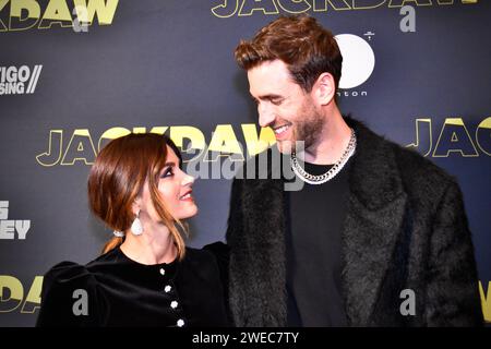 Middlesbrough, Großbritannien. Januar 2024. Jenna Coleman und Oliver Jackson-Cohen haben gemeinsam bei der britischen Premiere des Action-Thrillers „Jackdaw“ in Middlesbrough fotografiert. Der Film (unterstützt von Tees Valley Combined Authority und North East Screen) wurde im Nordosten Englands gedreht und wurde von Jamie Childs gedreht. Die Hauptrollen waren Oliver Jackson-Cohen, Jenna Coleman, Thomas Turgoose und der Schauspieler Joe Blakemore aus dem Nordosten. Quelle: James Hind/Alamy Live News. Stockfoto