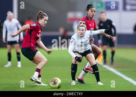 Die Lauren Hanf der Stadt kämpft am Mittwoch, den 24. Januar 2024, im Etihad Stadium in Manchester beim FA Women's League Cup-Spiel zwischen Manchester City und Manchester United gegen Gemma Evans von United. (Foto: Chris Donnelly | MI News) Credit: MI News & Sport /Alamy Live News Stockfoto