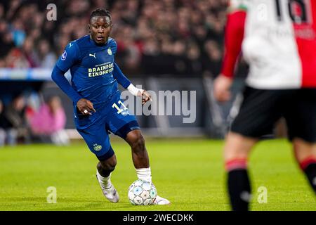 Rotterdam, Niederlande. Januar 2024. ROTTERDAM, NIEDERLANDE - 24. JANUAR: Johan Bakayoko von PSV läuft mit dem Ball während des TOTO KNVB Cup-Spiels zwischen Feyenoord und PSV am 24. Januar 2024 im Stadion Feyenoord in Rotterdam. (Foto: Joris Verwijst/Orange Pictures) Credit: dpa/Alamy Live News Stockfoto