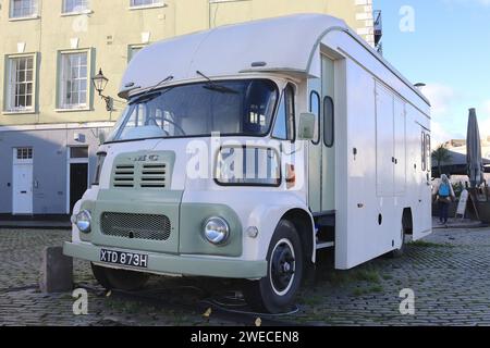 Vintage 1970 BMC FG 550 Catering Truck restauriert und renoviert, jetzt als mobile Küche für Veranstaltungen im Freien, Dezember 2023. Stockfoto