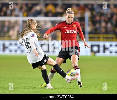 Gemma Evans von Manchester United Women und Jess Park von Manchester City Women kämpfen um den Ball, während des FA Women's League Cup Matches Manchester City Women vs Manchester United Women im Joie Stadium, Manchester, Großbritannien, 24. Januar 2024 (Foto: Cody Froggatt/News Images) Stockfoto