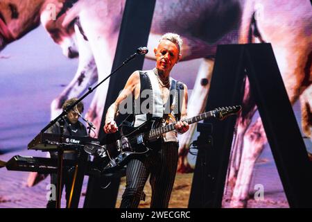 24. Januar 2024: Dave Gahan und Martin Gore von der britischen Elektronikband â€˜Depeche Modeâ€™ führen 2024 eine ausverkaufte Show in der Utility Arena in Birmingham auf (Foto: © Myles Wright/ZUMA Press Wire). Nicht für kommerzielle ZWECKE! Stockfoto