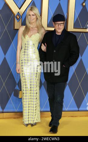 London, Großbritannien. Januar 2024. Claudia Schiffer und Regisseur Matthew Vaughn nehmen an der Weltpremiere von Argylle am Odeon Luxe Leicester Square in London Teil. Quelle: SOPA Images Limited/Alamy Live News Stockfoto