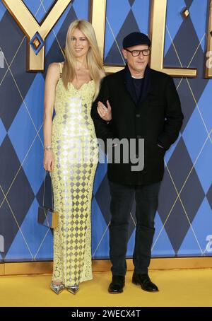 London, Großbritannien. Januar 2024. Claudia Schiffer und Regisseur Matthew Vaughn nehmen an der Weltpremiere von Argylle am Odeon Luxe Leicester Square in London Teil. (Foto: Fred Duval/SOPA Images/SIPA USA) Credit: SIPA USA/Alamy Live News Stockfoto