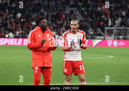 MÜNCHEN, Deutschland. , . 19 Alphonso DAVIES, 10 Leroy SANÉ, Sane nach dem Fußball-Bundesliga-Spiel zwischen dem FC Bayern München und dem FC Union BERLIN in der Allianz Arena in München am 24. Januar 2024, Deutschland. DFL, Fussball, 1:0, (Foto und Copyright bei ATP Images/Arthur THILL (THILL Arthur/ATP/SPP) Credit: SPP Sport Press Photo. /Alamy Live News Stockfoto