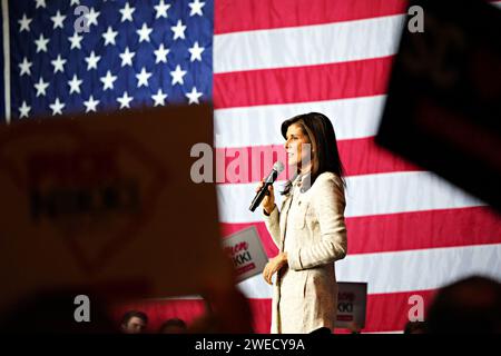 Charleston, Usa. Januar 2024. Der hoffnungsvolle ehemalige republikanische Präsident Nikki Haley spricht am Mittwoch, den 24. Januar 2024, in den Embassy Suites in North Charleston, South Carolina vor einer Menge von Unterstützern. Foto: Richard Ellis/UPI Credit: UPI/Alamy Live News Stockfoto