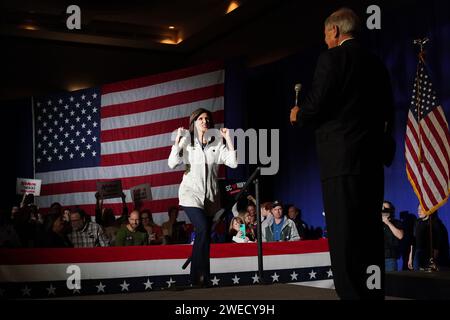 Charleston, Usa. Januar 2024. Der hoffnungsvolle ehemalige republikanische Präsident Nikki Haley spricht am Mittwoch, den 24. Januar 2024, in den Embassy Suites in North Charleston, South Carolina vor einer Menge von Anhängern. Foto: Richard Ellis/UPI Credit: UPI/Alamy Live News Stockfoto