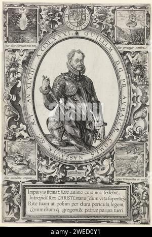 Porträt von Willem van Oranje, Hendrick Goltzius, 1581 Prinz Willem van Oranje (1533–1584) spielte eine zentrale Rolle in den frühen Jahren des niederländischen Aufstandes gegen den spanischen König. Hier wird er in Militärkleidung als Anführer des Aufstands dargestellt. Hendrick Goltzius muss geehrt worden sein, dass er im Alter von 23 Jahren den Prinzen von Orange darstellen durfte. Die kleinen Darbietungen im beeindruckenden Rahmen beziehen sich auf Bibelgeschichten. Der Stich von Willem van Oranje zeigt das Porträt von Charlotte de Bourbon, seiner dritten Frau. (RP-P-1940-258) Oberbefehlshaber der Papiergravur, Gen Stockfoto