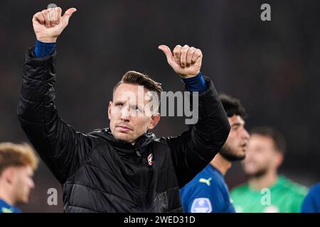 Rotterdam, Niederlande. Januar 2024. ROTTERDAM, NIEDERLANDE - 24. JANUAR: Luuk de Jong von PSV dankt den Fans für ihre Unterstützung beim TOTO KNVB Cup Spiel zwischen Feyenoord und PSV im Stadion Feyenoord am 24. Januar 2024 in Rotterdam. (Foto: Joris Verwijst/Orange Pictures) Credit: dpa/Alamy Live News Stockfoto