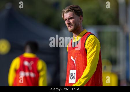 Marbella, Spanien. Januar 2024. Fußball: 1. Bundesliga, Saison 2023/2024, Trainingslager von Borussia Dortmund am 08.01.2024 in Marbella (Spanien). OLE Pohlmann schaut. Quelle: dpa/Alamy Live News Stockfoto