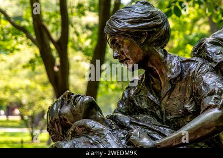 Bronzestatue des Monuments und Gedenkstätte für Veteraninnen, die am Vietnamkrieg teilgenommen haben, in der National Mall in Washington DC (USA). Stockfoto