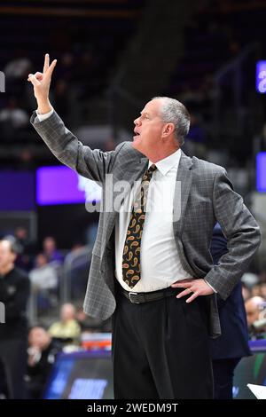 Seattle, WA, USA. Januar 2024. Colorado Head Coach Tad Boyle während des NCAA Basketballspiels zwischen den Colorado Buffaloes und Washington Huskies im HEC Ed Pavilion in Seattle, WA. Colorado besiegte Washington mit 98:81. Steve Faber/CSM/Alamy Live News Stockfoto