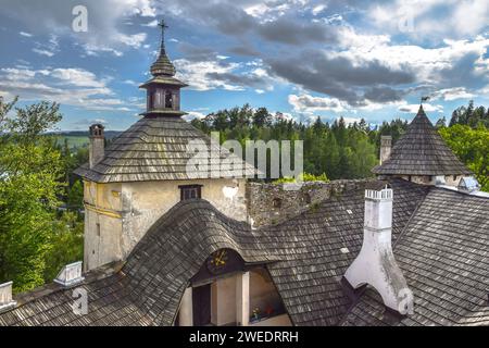 Schloss Dunajec im Dorf Niedzica-Zamek, Polen. Stockfoto