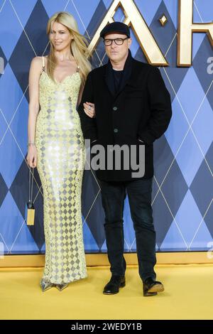 ODEON LUXE Leicester Square, London, Großbritannien. 24. Januar 2024. Regisseur Matthew Vaughn und Claudia Schiffer fotografierten bei der Uraufführung von ARGYLLE. Foto von Julie Edwards./Alamy Live News Stockfoto