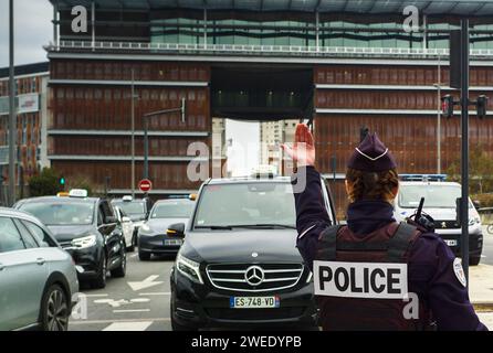 Toulouse, Frankreich. Januar 2024. Mathieu Pinard Baillet/Le Pictorium - 24/01/2024 - France/Occitanie/Toulouse - Le 24 fevrier 2024 A Toulouse les Taxis ont mene une Operation escargot. Sur les peripheriques exterieur et interieur. Es wird eine Neuverlagerung aus der Mitte der Villen durchgeführt. - Valeurs ACtuelles out, nojdd, jdd out, RUSSIA OUT, NO RUSSIA #norussia/24/01/2024 - France/Occitanie/Toulouse - am 24. Februar 2024 führten die Kabinen in Toulouse eine Operation escargot durch. Auf den äußeren und inneren Ringstraßen. Sie trafen sich alle im Stadtzentrum. Quelle: LE PICTORIUM/Alamy Live News Stockfoto