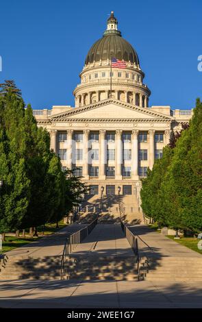 Gebäude des Kapitols des Bundesstaates Utah an einem sonnigen Tag in Salt Lake City, UT Stockfoto