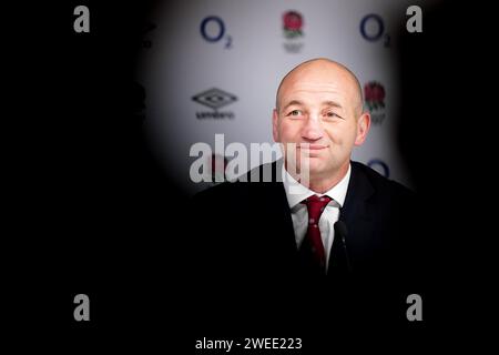 Aktenfoto vom 17.01.2024 von Englands Cheftrainer Steve Borthwick während einer Truppenankündigung. England wusste Ende November, dass ihr Weltcupskipper Owen Farrell die Six Nations vermissen würde, da er sich für eine internationale Pause entschieden hatte, da er dem geistigen Wohlbefinden seiner und seiner Familie Priorität einräumte. Ausgabedatum: Donnerstag, 25. Januar 2024. Stockfoto