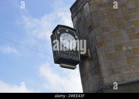 Marks & Spencer in Neath, Wales, Großbritannien. April 2023. Stockfoto