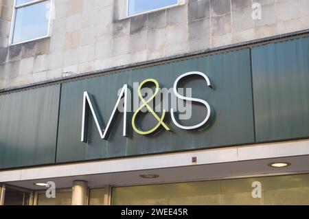 Marks & Spencer in Neath, Wales, Großbritannien. April 2023. Stockfoto