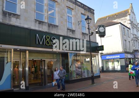 Marks & Spencer in Neath, Wales, Großbritannien. April 2023. Stockfoto