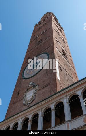 Der berühmte Turm der Kathedrale von Cremona, genannt Torrazzo Stockfoto