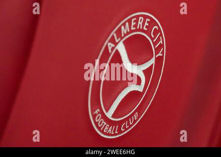 Almere, Niederlande. Januar 2024. ALMERE, NIEDERLANDE - 24. JANUAR: Logo des Almere City FC während des niederländischen Eredivisie-Spiels zwischen Almere City FC und Fortuna Sittard im Yanmar Stadion am 24. Januar 2024 in Almere, Niederlande. (Foto von Orange Pictures) Credit: Orange Pics BV/Alamy Live News Stockfoto