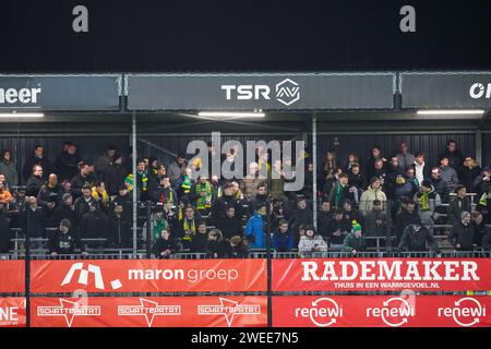 Almere, Niederlande. Januar 2024. ALMERE, NIEDERLANDE - 24. JANUAR: Fans und Unterstützer von Fortuna Sittard während des niederländischen Eredivisie-Spiels zwischen Almere City FC und Fortuna Sittard im Yanmar Stadion am 24. Januar 2024 in Almere, Niederlande. (Foto von Orange Pictures) Credit: Orange Pics BV/Alamy Live News Stockfoto