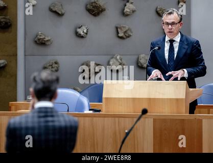 DEN HAAG - Mark Harbers, scheidender Minister für Infrastruktur und Wasserwirtschaft, während einer Debatte im Repräsentantenhaus über die Annahme der Haushaltserklärungen seines ministeriums für 2024. ANP REMKO DE WAAL niederlande Out - belgien Out Credit: ANP/Alamy Live News Stockfoto