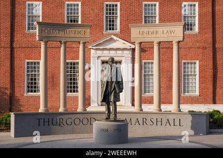 Thurgood Marshall Memorial in Annapolis, Maryland, USA. Das Denkmal ehrt den ersten afroamerikanischen Richter am Obersten Gerichtshof. Stockfoto