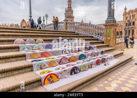 Fans zum Verkauf in Plaza de Espana, Sevilla (Spanien) Stockfoto