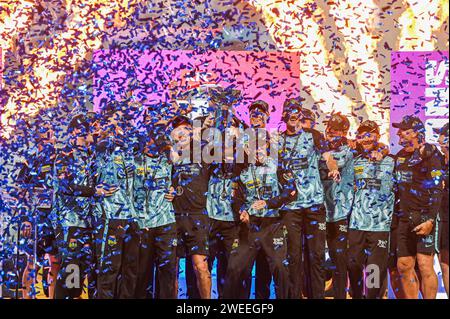 Sydney, Australien. Januar 2024. Brisbane Heat feiert den KFC Big Bash League 13-Titel, nachdem er die Sydney Sixers mit 54 Runs auf dem Sydney Cricket Ground besiegt hatte. Sydney Sixers war Gastgeber von Brisbane Heat im KFC Big Bash League 13 Grand Final auf dem Sydney Cricket Ground. Brisbane Heat gewann das Grand Final mit 54 Runs. Das ist Heats zweiter Titel der Big Bash League. Brisbane Heat 166/8 (20 Overs) Sydney Sixers 112/10 (17,3 Overs). (Foto: AYUSH KUMAR/SIPA USA) Credit: SIPA USA/Alamy Live News Stockfoto