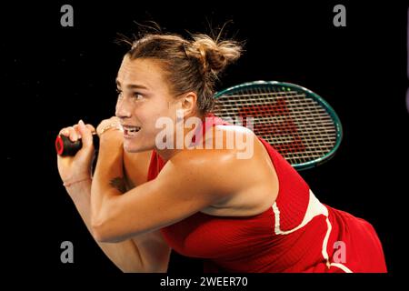 Melbourne, Australien. Januar 2024. 2. Seed ARYNA SABALENKA aus Belarus in Aktion gegen 4. Seed COCO GAUFF der USA in der Rod Laver Arena in einem Women's Singles Semifinale-Spiel am 12. Tag der Australian Open 2024 in Melbourne, Australien. Sydney Low/Cal Sport Media/Alamy Live News Stockfoto