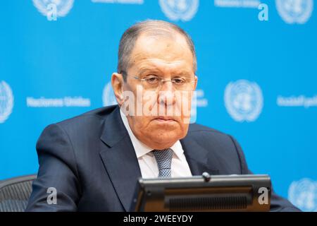 New York, New York, USA. Januar 2024. Der Außenminister der Russischen Föderation Sergej Lawrow führt Pressebriefing am Hauptsitz der Vereinten Nationen in New York durch (Credit Image: © Lev Radin/Pacific Press via ZUMA Press Wire) NUR REDAKTIONELLE VERWENDUNG! Nicht für kommerzielle ZWECKE! Stockfoto