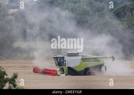 Mähdrescher Erzeugt Staub Stockfoto