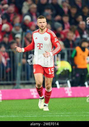 Eric Dier, FCB 15 geste im Aufholspiel FC BAYERN MÜNCHEN - 1.FC UNION BERLIN 1-0 am 24. Januar 2024 in München. Saison 2023/2024, 1.Bundesliga, FCB, München, Spieltag 13, 13.Spieltag © Peter Schatz / Alamy Live News - DFL-VORSCHRIFTEN VERBIETEN DIE VERWENDUNG VON FOTOGRAFIEN als BILDSEQUENZEN und/oder QUASI-VIDEO - Stockfoto