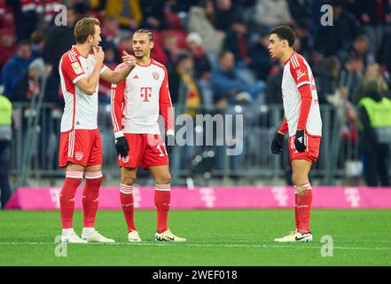 Harry Kane, FCB 9 Leroy SANE, FCB 10 Jamal MUSIALA, FCB 42 im Aufholspiel FC BAYERN MÜNCHEN - 1.FC UNION BERLIN 1-0 am 24. Januar 2024 in München. Saison 2023/2024, 1.Bundesliga, FCB, München, Spieltag 13, 13.Spieltag © Peter Schatz / Alamy Live News - DFL-VORSCHRIFTEN VERBIETEN DIE VERWENDUNG VON FOTOGRAFIEN als BILDSEQUENZEN und/oder QUASI-VIDEO - Stockfoto