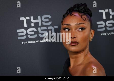 Der britische Sänger und Songwriter Joy Crookes bei den FIFA Best Awards am 15. Januar 2024 in London. Stockfoto