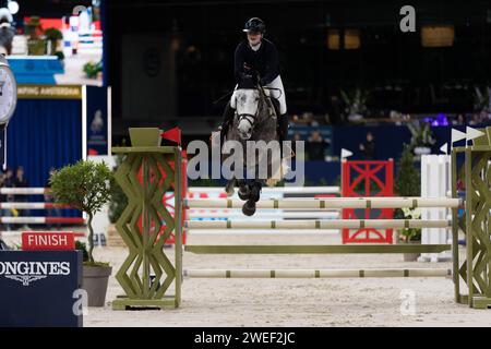 Amsterdam, Niederlande - 25. Januar 2024. Ilonka Kluytmans tritt in der 1,20-m-Klasse am Eröffnungstag des Springens Amsterdam im RAI Centre an. Mark Spowart/Alamy Live News. Stockfoto