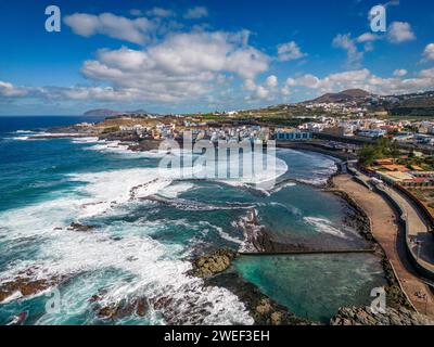 Blick aus der Vogelperspektive auf die natürlichen Pools von Agaete, Gran Canaria, Spanien Stockfoto