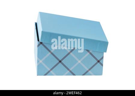 Blaue Geschenkbox mit offenem Deckel isoliert auf weißem Hintergrund Stockfoto