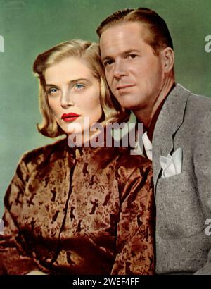 Lizabeth Scott und Dan Duryea spielen in dem Film Too Late for Tears (1949), einem Klassiker des Films Noir. Im Film spielt Scott Jane Palmer, eine Figur, die sich in ein Netz aus Betrug und Gier verstrickt, nachdem sie und ihr Mann versehentlich in den Besitz einer Tasche voller Bargeld gekommen sind. Duryea porträtiert Danny Fuller, einen klugen Kriminellen, der mit Jane in ein gefährliches Spiel mit Katze und Maus verwickelt wird. Stockfoto