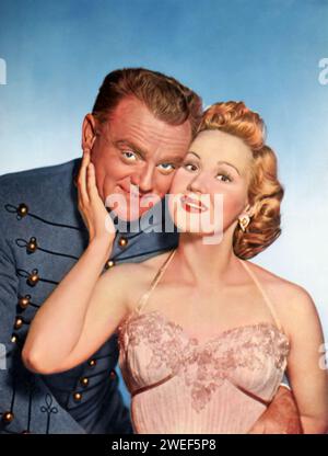 James Cagney und Virginia Mayo spielen die Hauptrollen in The West Point Story (1950), auch bekannt als Fine and Dandy. In dieser musikalischen Komödie spielt Cagney Elwin „Bix“ Bixby, einen Broadway-Regisseur, der die Leitung der jährlichen Show der West Point Cadets übernimmt. Mayo porträtiert Eve Dillon, die Hauptdarstellerin der Show und Bixbys Liebesinteresse. Stockfoto