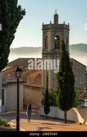 Kirchturm und Dorfgebäude in Lliber, Costa Blanca, Marina Alta, Provinz Alicante, Spanien – Stockfoto Stockfoto