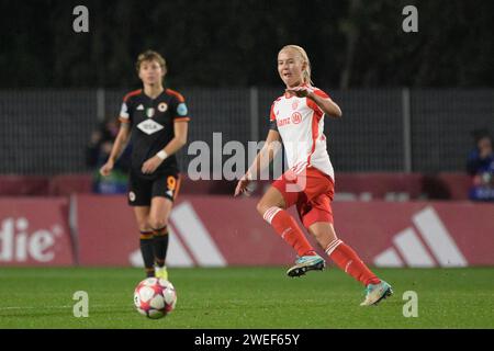 Roma, Italien. Januar 2024. Foto Fabrizio Corradetti/LaPresse 24 Gennaio 2024 - Roma, Italia - Sport, calcio - Roma vs Bayern Monaco - UEFA Women Champions League 2023-2024 - Stadio Tre Fontane. Nella Foto: Pernille Harder (FC Bayern München); 24. Januar, Rom, Italien - Sport, Fußball - Roma vs Bayern Monaco - UEFA Women's Champions League 2023-2024 - Tre Fontane Stadium. Im Bild: Pernille Harder (FC Bayern München); Foto: LaPresse/Alamy Live News Stockfoto