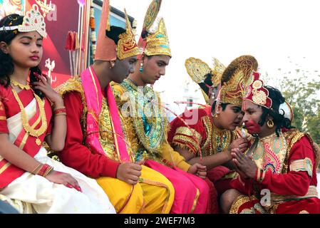 21. Januar 2024, Bikaner, Rajasthan, Indien: Gläubige nehmen an religiösen Programmen während der Pran Pratishtha Zeremonie RAM Mandir im Pushkarna Stadium in Bikaner Teil. (Kreditbild: © Dinesh Gupta/Pacific Press via ZUMA Press Wire) NUR REDAKTIONELLE VERWENDUNG! Nicht für kommerzielle ZWECKE! Stockfoto