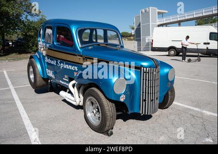 Detroit Spinner ist ein handgebauter Dragster, der auf einem alten Ford basiert. Stockfoto